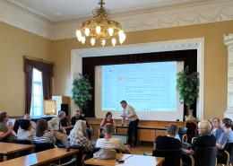 Kristiinankaupungin valtuutetut keskustelemassa Akordin asiantuntijoiden johdolla vihreän siirtymän näkymistä 17.6.2025 / Mila Segervall