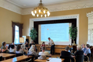 Kristiinankaupungin valtuutetut keskustelemassa Akordin asiantuntijoiden johdolla vihreän siirtymän näkymistä 17.6.2025 / Mila Segervall